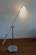 Kare Design —-Space Age Gegengewicht-Stehleuchte.