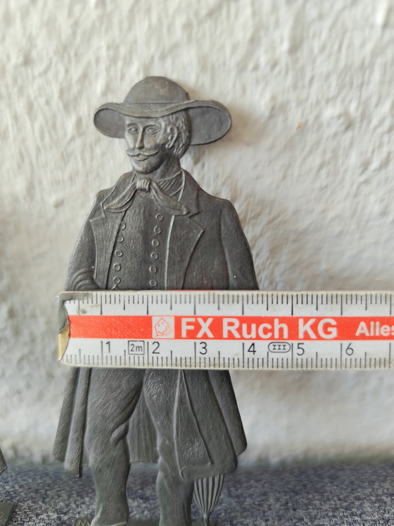 Image 1 of Platte metalen beeldjes uit het Zwarte Woud – vintage – handgemaakt – zeldzaam – ca. 12 cm