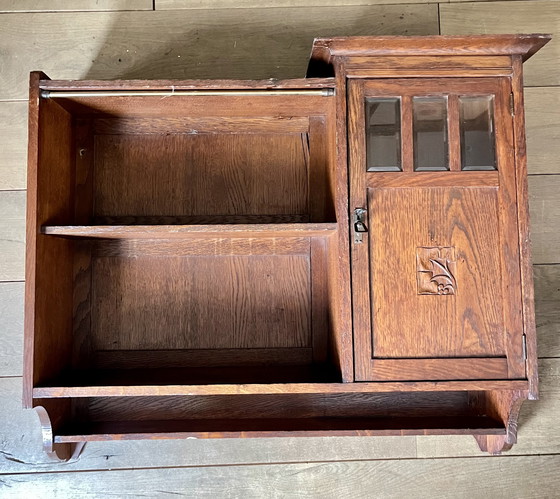 Image 1 of Armoire murale ancienne en chêne des années 1920 – Art déco