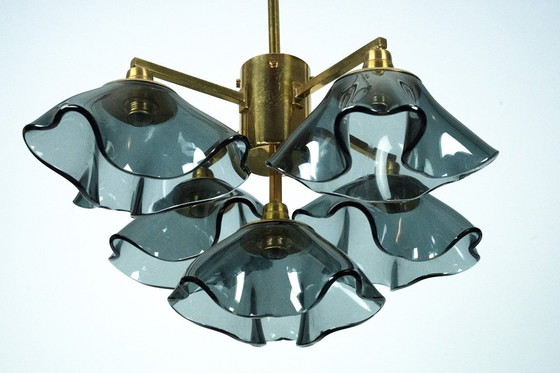 Image 1 of Italian five-arm chandelier in smoked Vistosi glass and brass, 1970s