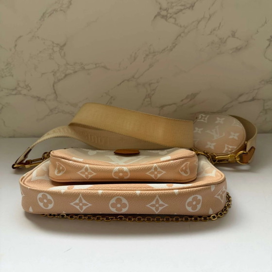 Louis Vuitton pink monogram giant by the pool Multi Pochette Accessoires – Andere Taschen, Leinwand (photo 12 of 17)