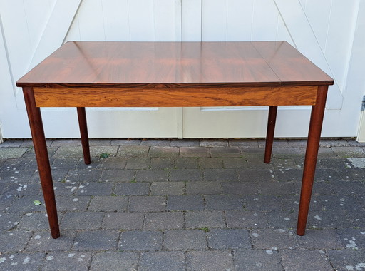 Mesa de comedor de diseño danés en madera de palisandro.