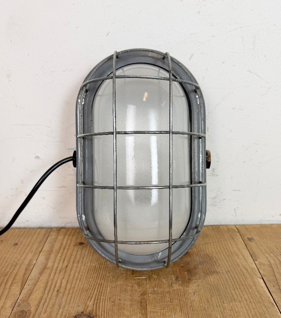 Image 1 of Industrielle graue Wandleuchte mit Milchglas von Elektrosvit, 1970er