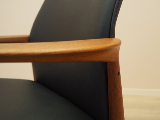 Fauteuil lounge de Grete Jalk, cadre en teck massif, revêtement en cuir noir, Danemark, années 1970 – Bois (photo 15 of 15)