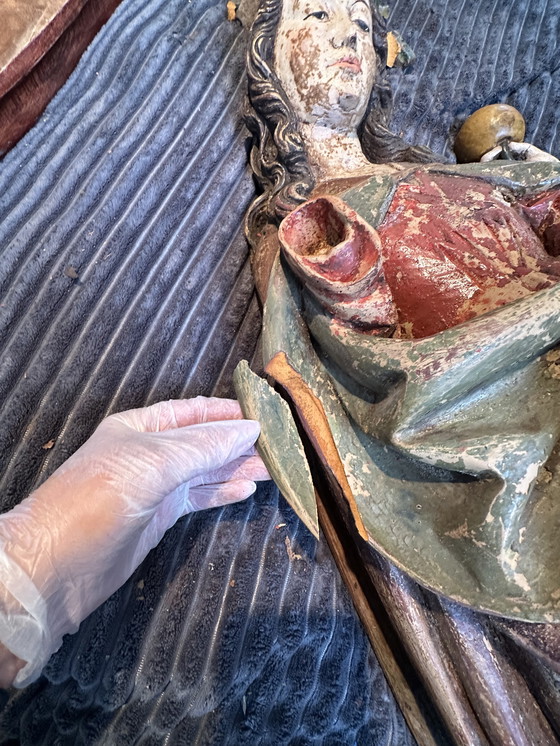 Image 1 of Statues d'église anciennes de style Riemenschneider, sculptures artisanales sur bois de Marie et Moïse