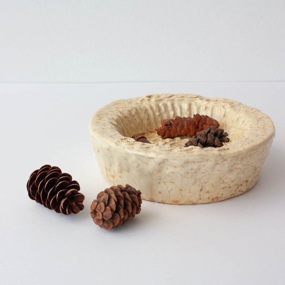 1970s Beige Textured Ceramic Ashtray from Aleluia – Table accessories (photo 2 of 10)