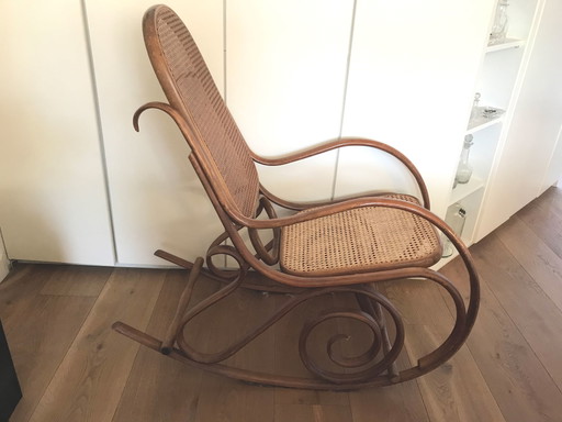 Vintage Schaukelstuhl von Thonet
