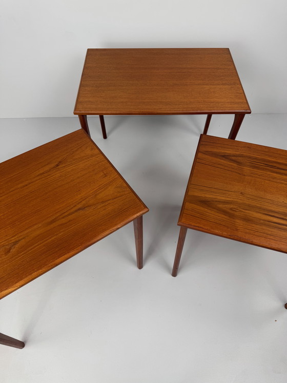 Image 1 of Juego de mesas nido de teca danesa - Elegancia de mediados de siglo