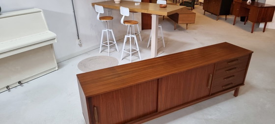 Image 1 of buffet du milieu du siècle