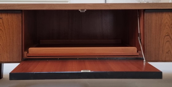 Image 1 of Credenza bassa di metà secolo