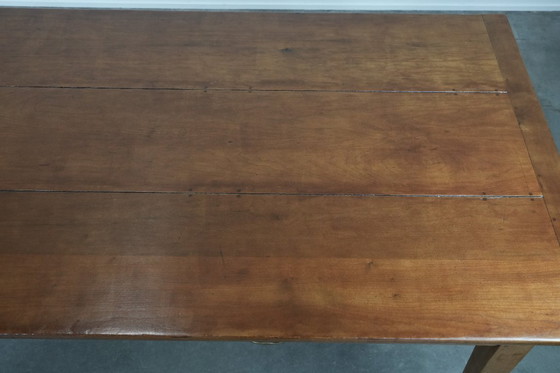 Image 1 of Charmanter alter französischer Esstisch aus Kirschholz mit zwei Schubladen
