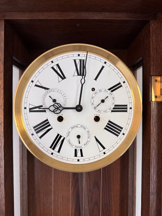 Orologio da parete classico con regolatore a corda, calendario annuale completo e 5 lancette. – Hermle, Wood (photo 3 of 7)