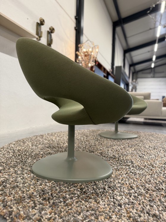 Image 1 of 2 Artifort Shark Draaifauteuils Kvadrat stof groen 