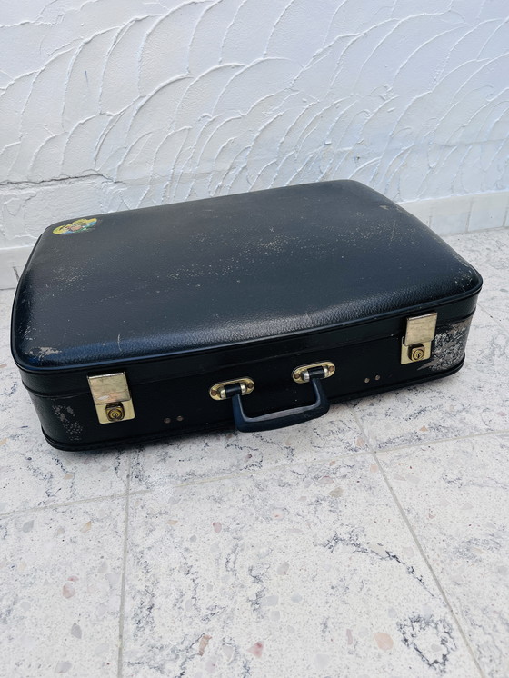 Image 1 of Attractive Beige Skaï suitcase with front pocket. Small flaw in zipper, but functional. Dimensions