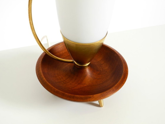 Image 1 of Large, beautiful Mid-Century Modern table lamp made of brass and teak, with a frosted glass shade | 42 cm | 16,5"