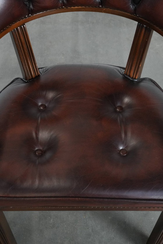 Image 1 of 2 sillas de comedor/sillas auxiliares Chesterfield de piel de vaca marrón oscuro