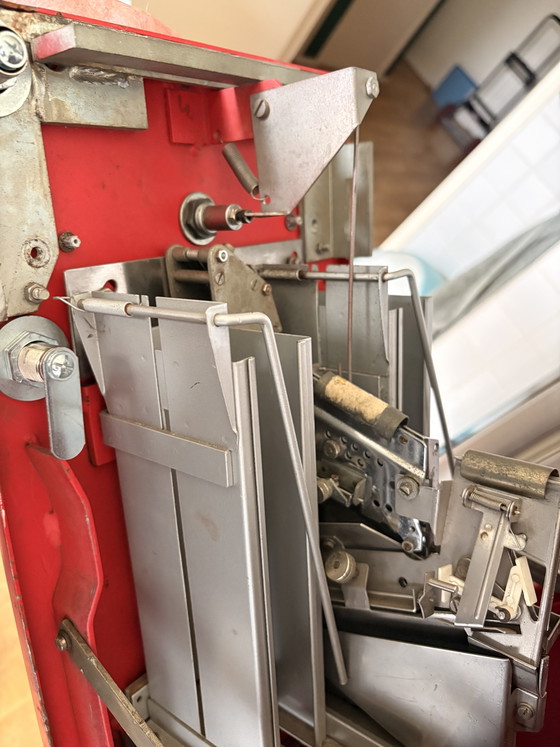Image 1 of Postzegelboekjes-automaat (werkend !)