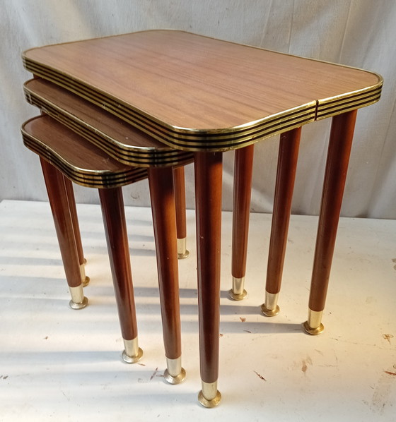 Image 1 of Retro-Tischnest