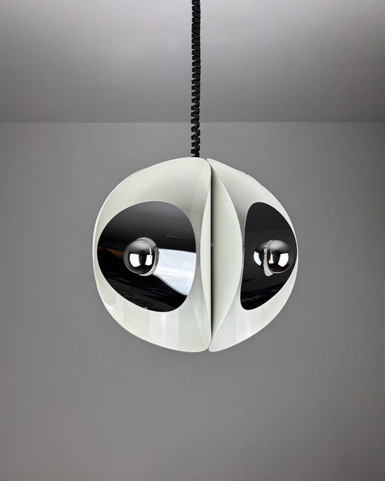 Image 1 of Goffredo Regianni Italien Space Age Pendelleuchte, 1970er Jahre, weiß lackiertes Metall &amp; Chromschilde, Mid Century, Industr