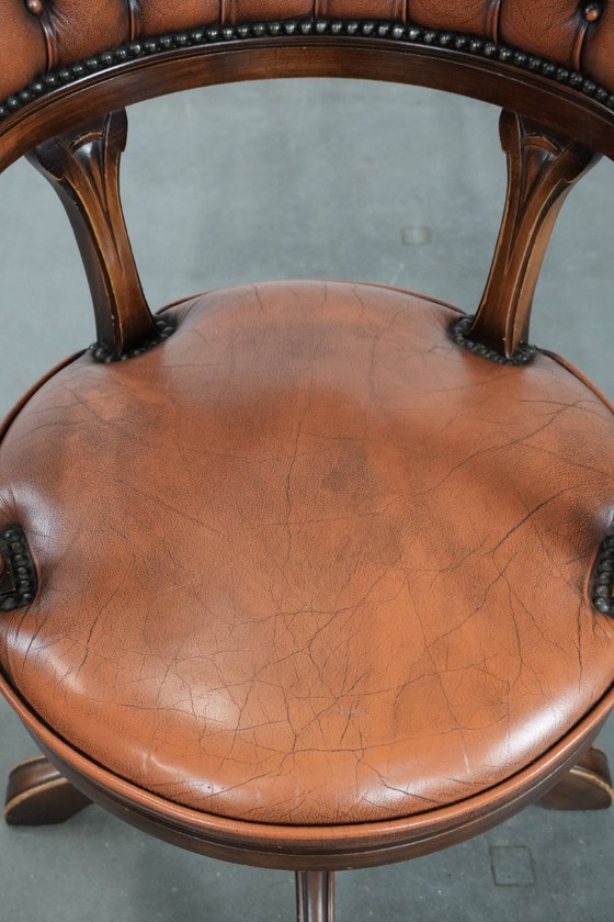 Image 1 of Chesterfield-Bürostuhl im englischen Stil aus Leder und Holz