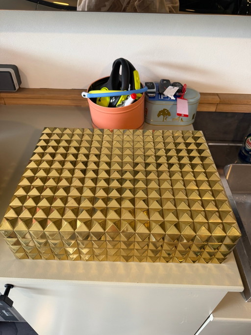 Caja de almacenamiento decorativa dorada Eichholtz – diseño geométrico