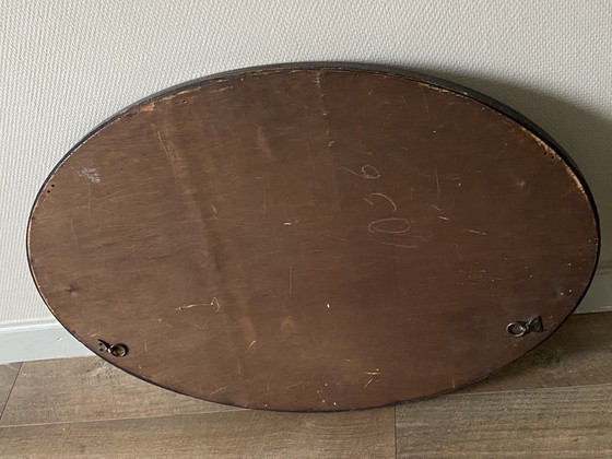 Image 1 of Grote ovale houten antieke spiegel 