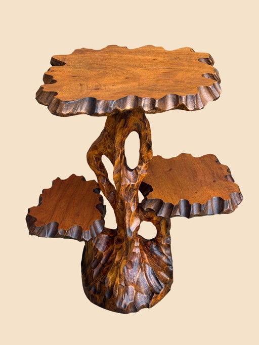 Mesa auxiliar escultural hecha a mano en madera maciza | Indonesia | 1930-1950