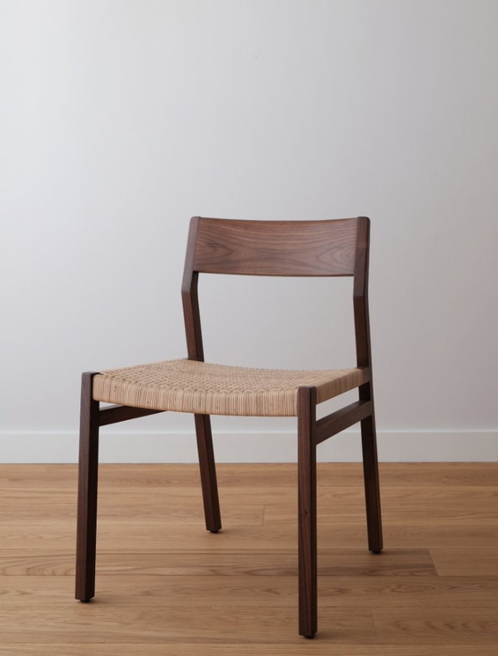 Image 1 of 2 sillas auxiliares Formosus Home, nogal, ratán y cordón de papel.