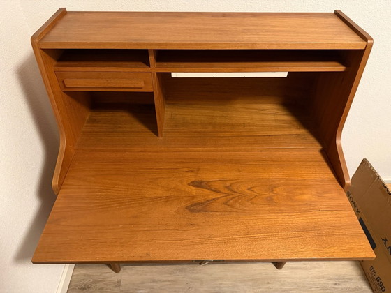 Rooval Desk, Danish Design, Mid Century, 1960s – Wood (photo 2 of 7)