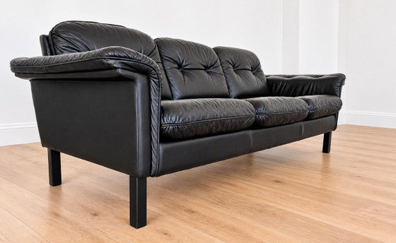 Divano vintage danese a 3 posti in pelle nera, stile metà secolo, anni '70. – Vintage Danish Mid Century (photo 9 of 9)