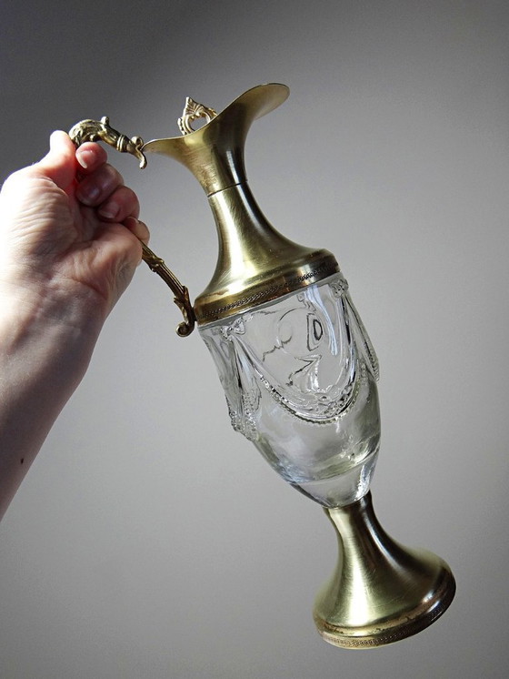 Image 1 of Vintage decoratieve schenkkan van gegoten glas en verguld messing, Italië circa 1980.