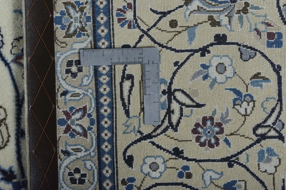 Image 1 of Tappeto orientale Nain 9La annodato a mano con contenuto di seta - 357 x 247 cm