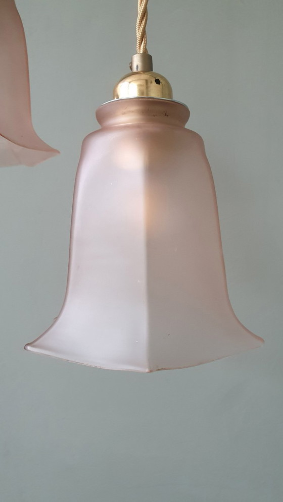 Image 1 of Set Vintage franse roze hanglampen van gekleurd glas.