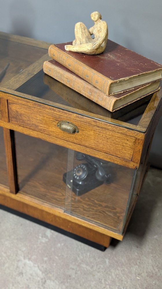 Image 1 of Vitrine/comptoir Art déco en chêne, vers 1930

