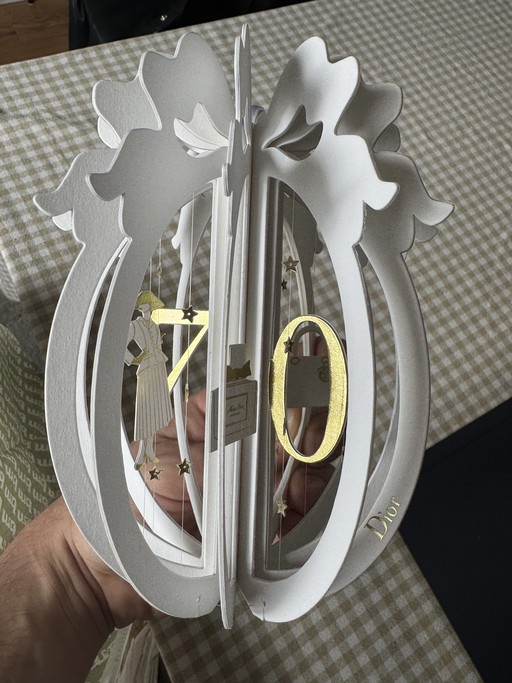 Tarjeta de la edición del 70 aniversario de Dior