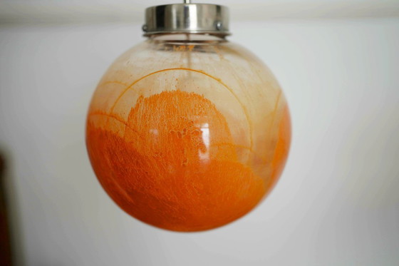 Image 1 of Lampada a sospensione a globo in vetro dipinto al contrario dell'era spaziale degli anni '60 - Smalto arancione, cromo, metà del