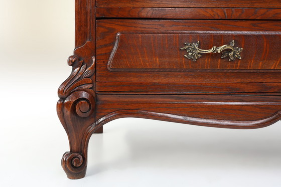 Image 1 of Cómoda antigua francesa de roble tallado