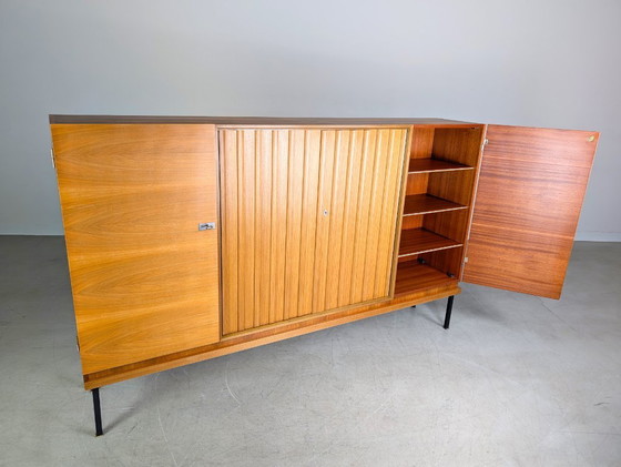 Image 1 of Tavola alta originale di metà secolo Famöla mobili Fama noce