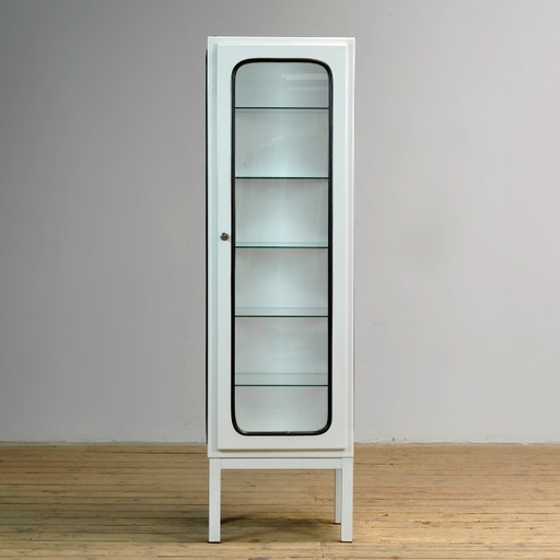 Armoire médicale vintage, années 1970