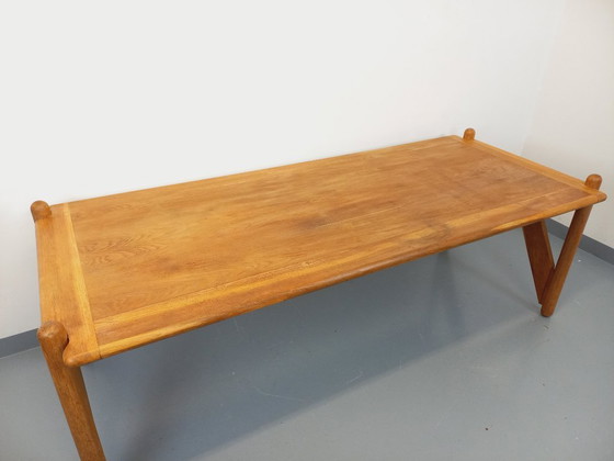 Image 1 of Grote rechthoekige vintage brutalistische tafel van massief eikenhout uit de jaren 60 en 70.