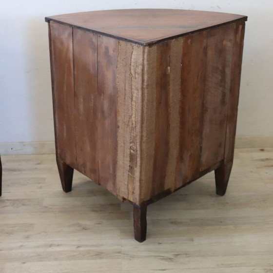 Paire d'armoires d'angle anciennes en noyer massif, Italie, XVIIIe siècle – Armoires de rangement, Wood (photo 19 of 20)