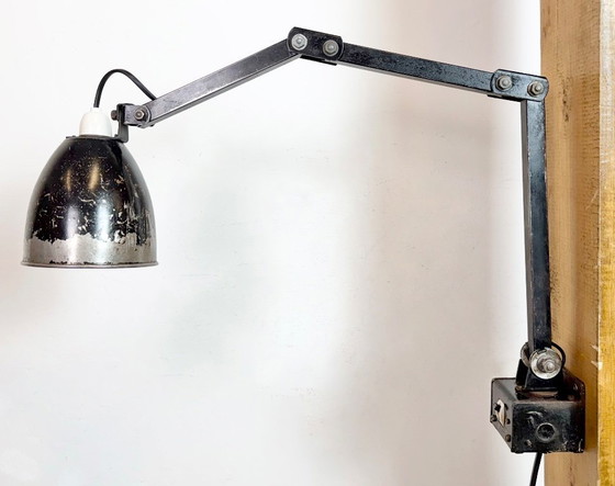 Image 1 of Industriële, zwarte, verstelbare wandlamp van Memlite, jaren 60.