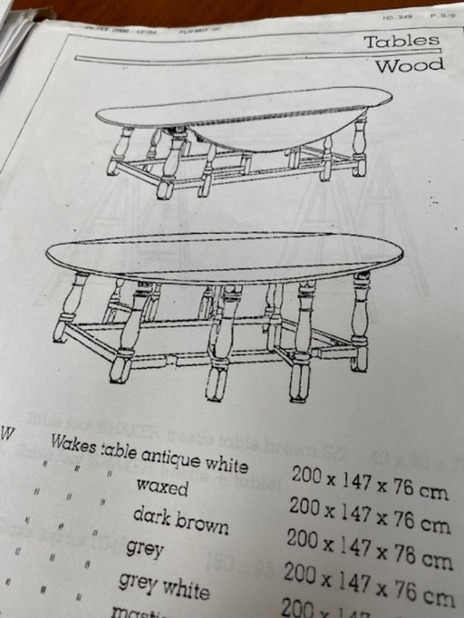 Flamant réveille la table blanche antique