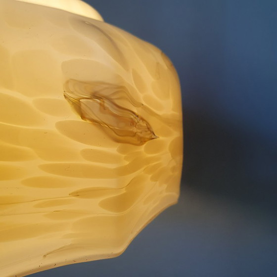 Image 1 of Grande lampada a sospensione vintage in vetro opalino in stile Art Déco.