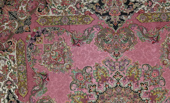 Image 1 of Oosters handgemaakt tafelkleed, zeer fijn vervaardigd uit zijden draden, 100 x 100 cm