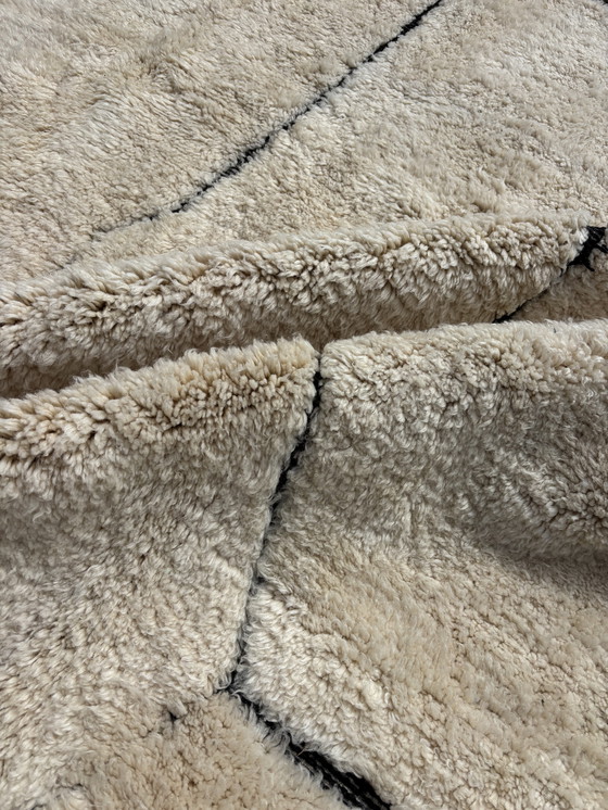 Image 1 of Marokkaanse Mrirt Witte Wollen Vloerkleed 260x350 cm - Berber Marokkaans Modern Tapijt