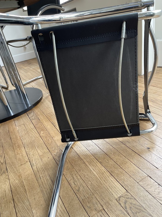 Image 1 of Zwarte tafel en 4 stoelen.