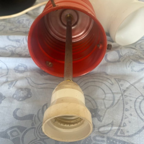 Lampada a sospensione arancione in vetro opalino a forma di lampadina Edison, stile Mid-Century Modern, (photo 10 of 10)
