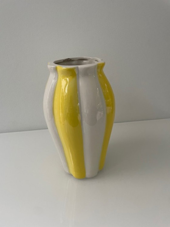 Image 1 of Vase en céramique peint à la main jaune et blanc