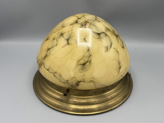 Image 1 of Vintage gemarmerde plafondlamp – elegantie in glas en messing